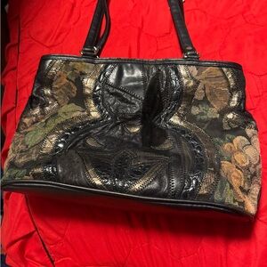 Elegant Black and Green Women's Bag